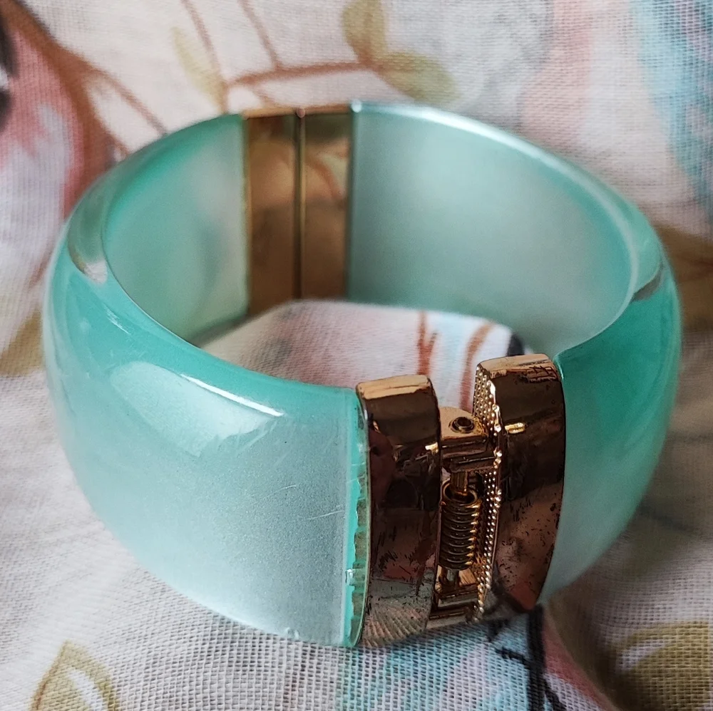 Icy Frosted Light Aqua Blue Moonglow Lucite Clamper Vintage Gold Tone Bracelet